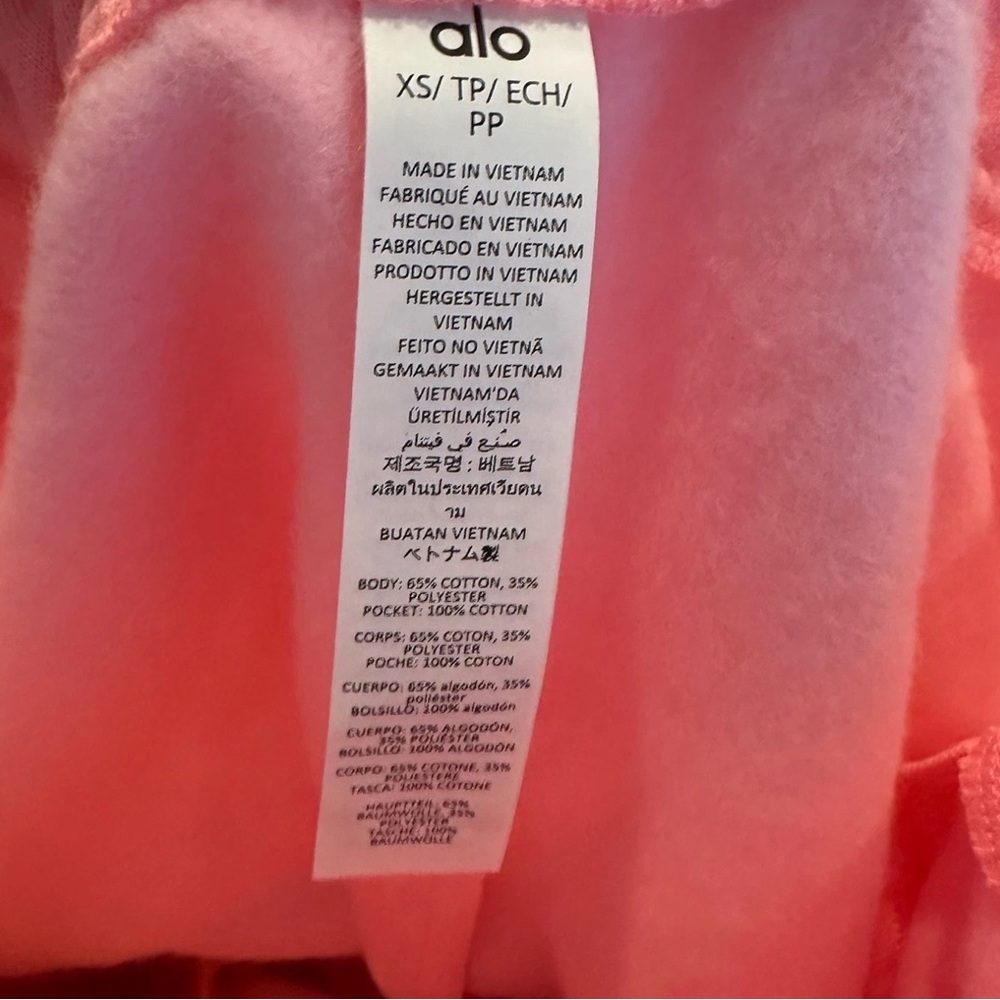 LAST ONE SAME DAY SHIP NWT AUTHENTIC ALO YOGA Neon Bubblegum Pink ACCOLADE SHORT - Picture 9 of 9